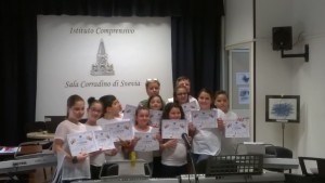 Gli allievi del corso di musica con la prof.ssa Maura